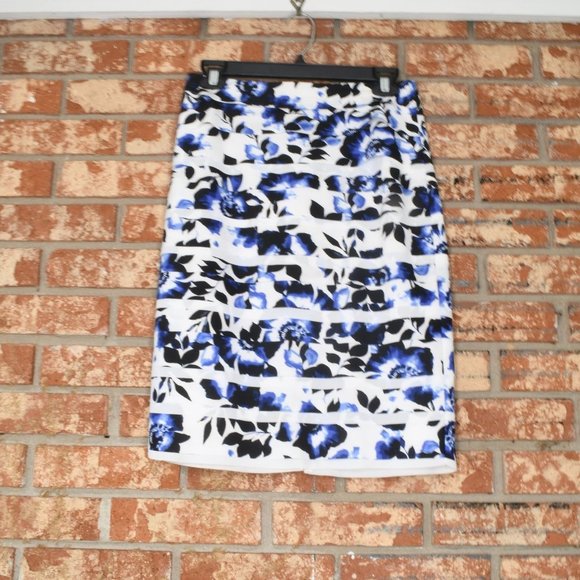 White House Black Market Dresses & Skirts - WHITE House Black Market Skirt